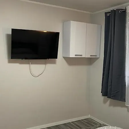 Ferienwohnung Bina In Mit Balkon Трир
